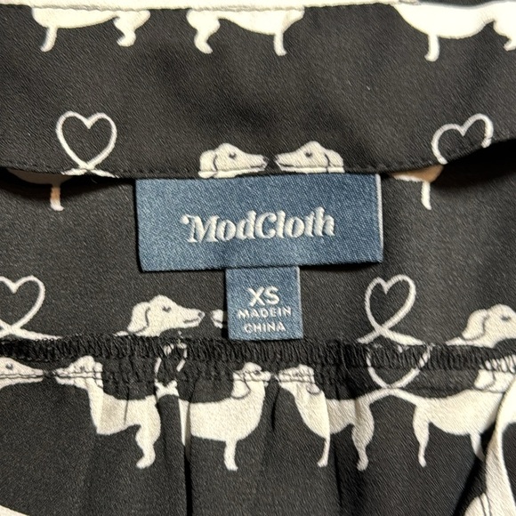 🌻ModCloth Weenie Dog Heart Black and White Blouse size XS - Picture 7 of 9